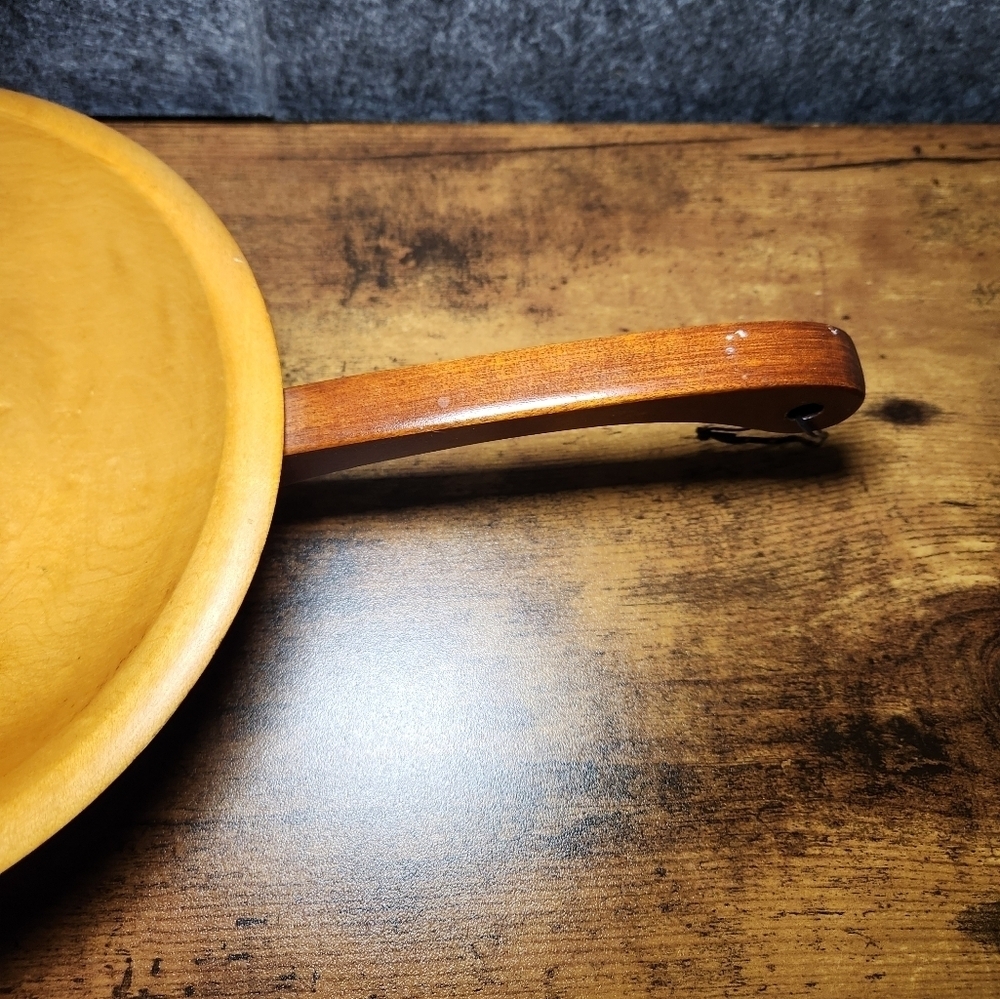MUNSING Vintage Three-Footed Rustic Hardwood Serving Skillet (Circa 1940s) - Picture 4 of 10